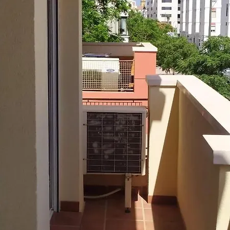 Edificio Naranjos إِستيبونا